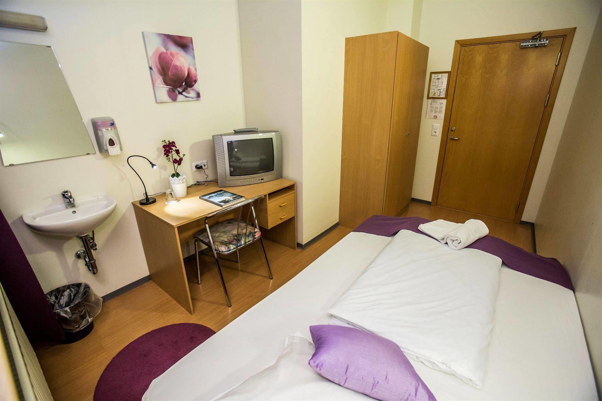 Capital-Inn Hostel Рейк'явік Екстер'єр фото